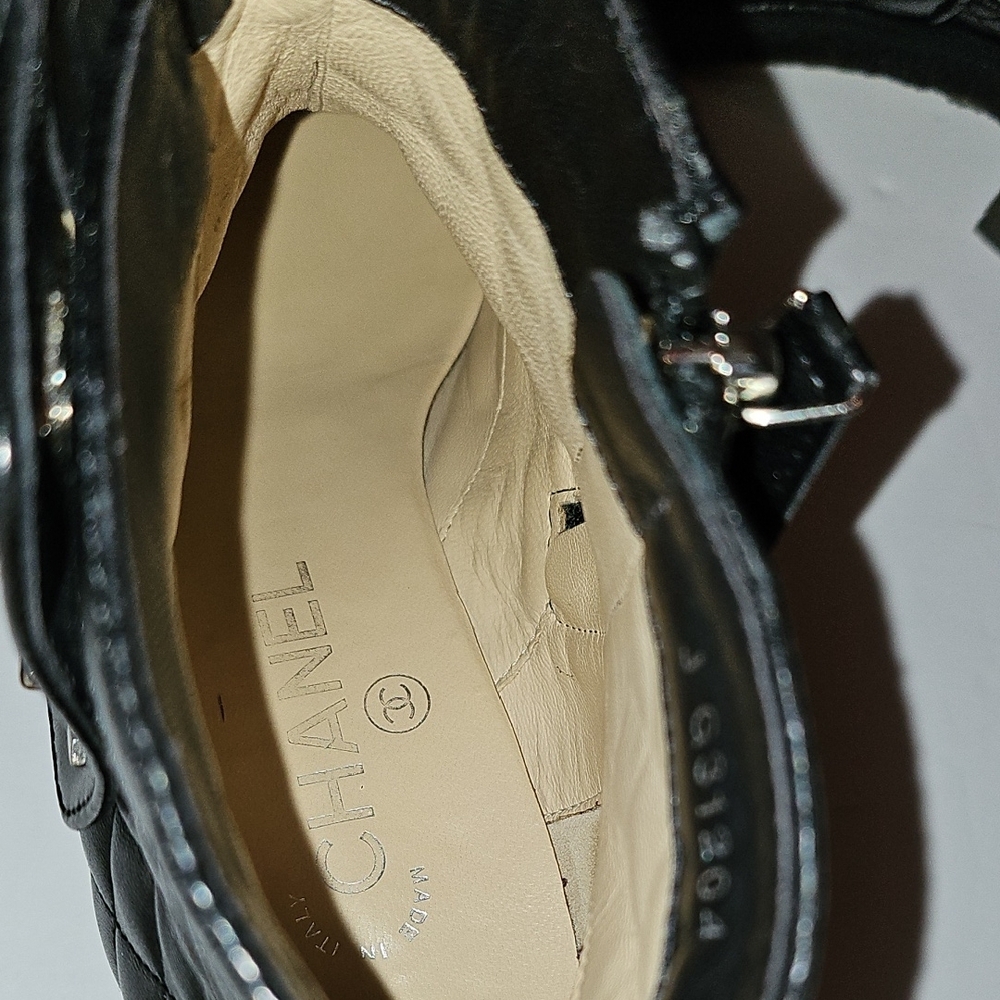 CHANEL Black Quilted Leather Ankle Booties With Iconic CC Turnlock. - Picture 5 of 15